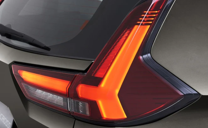 New Xpander Lampu Belakang Bentuk T-Shape