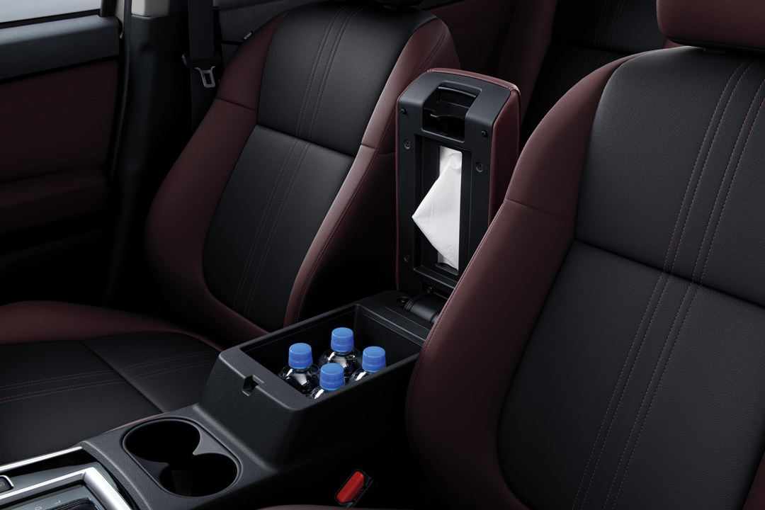 New Xpander Cross Kompartemen Penyimpanan Tertutup